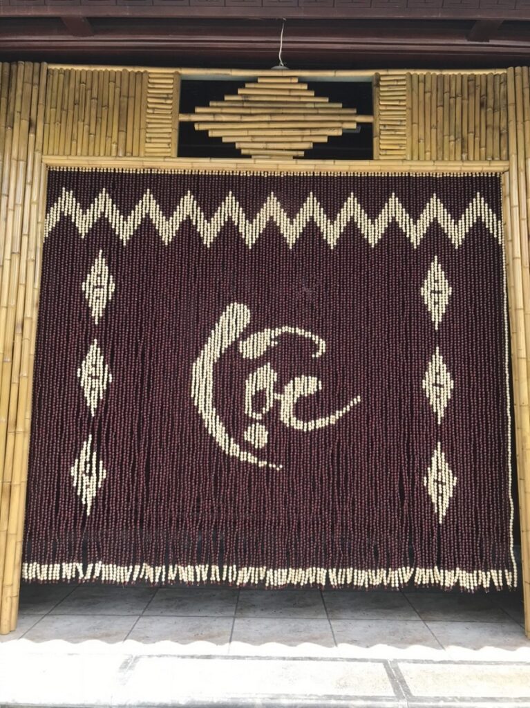 Mành hạt gỗ chữ Lộc