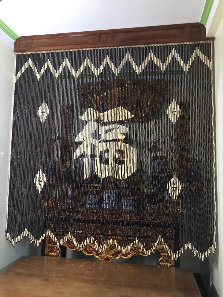 Mành hạt gỗ phòng thờ nhìn gần