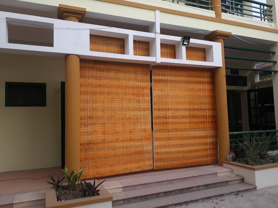 Mành trúc che nắng trường học
