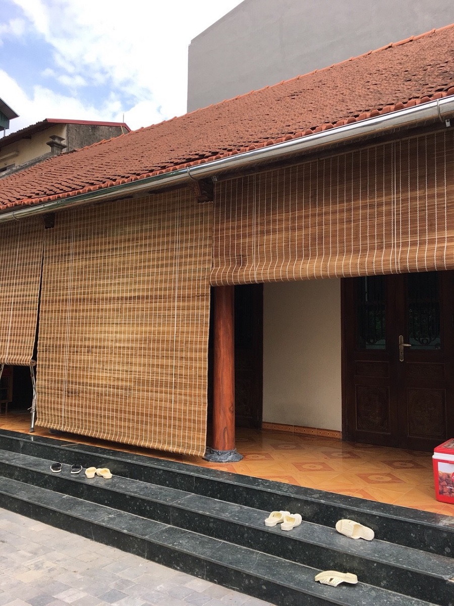 Mành tre cho hiên nhà nhìn gần với màu sắc trầm ấm