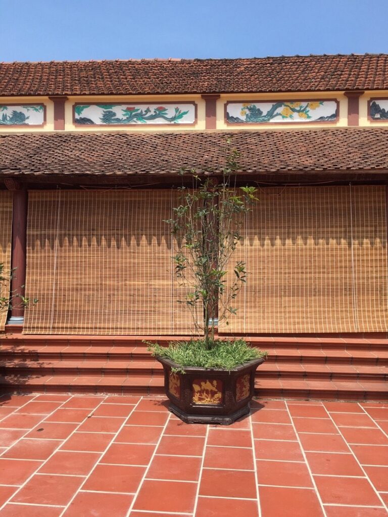 Mành trúc than hoá che nắng nhà chùa