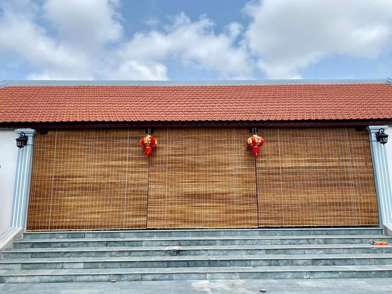 Mành tre trúc nhìn tổng thể để kiểm tra độ phẳng và độ đều nan